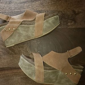 y neutral sandals with velcro straps